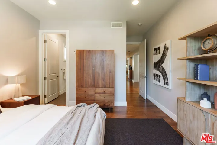 961 S Gretna Green Way, Los Angeles, California 90049