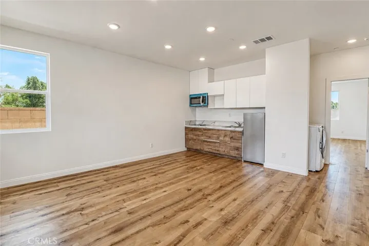 Living room/Studio/Kitchennete