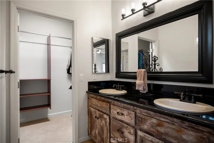 Double basins lead into the walk in closet