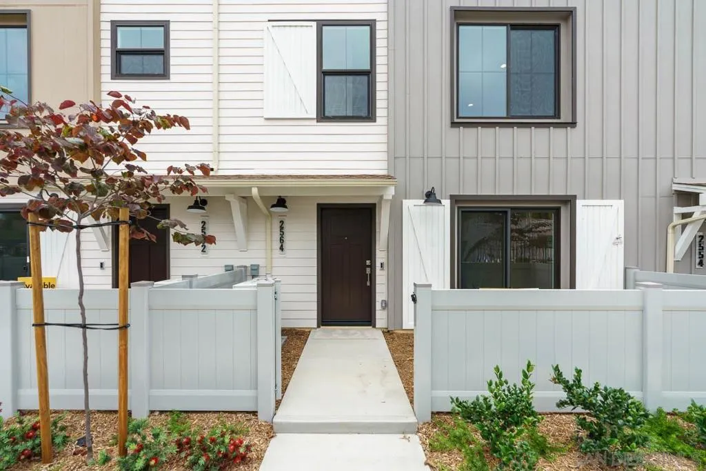 2564 Delphinium Ln