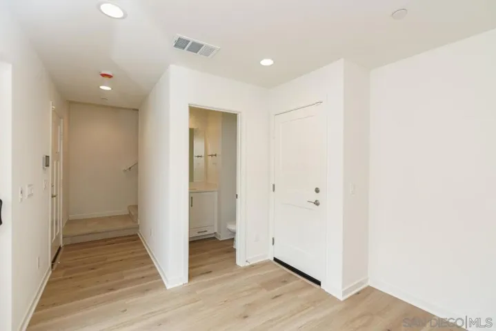 2564 Delphinium Ln, Carlsbad, California 92008