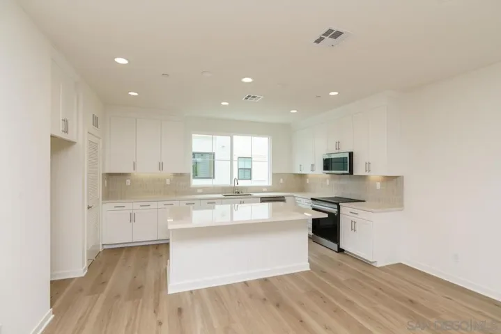 2564 Delphinium Ln, Carlsbad, California 92008