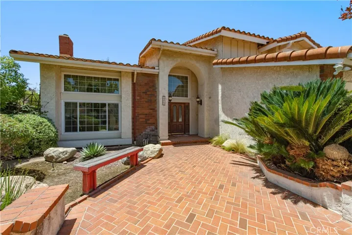 Welcome to 5195 Vista Montana!