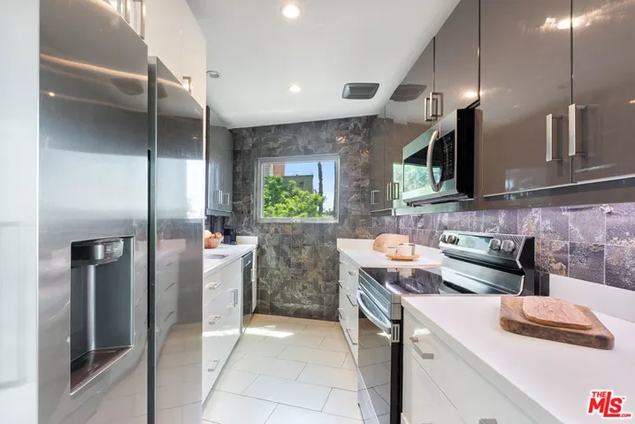 8401 Fountain Avenue 8, West Hollywood, California 90069