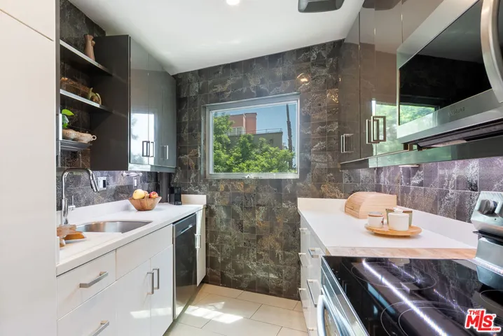 8401 Fountain Avenue 8, West Hollywood, California 90069