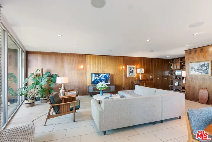 8401 Fountain Avenue 8, West Hollywood, California 90069