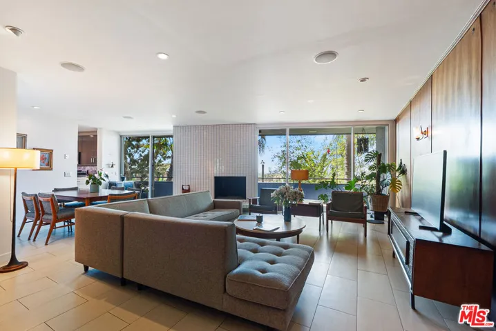 8401 Fountain Avenue 8, West Hollywood, California 90069