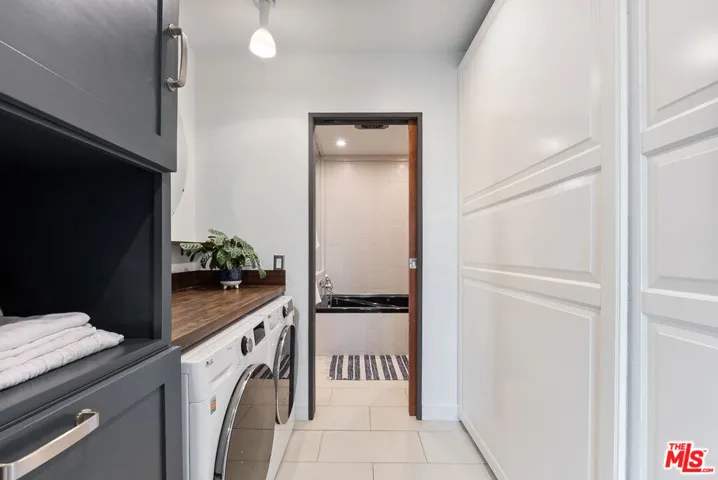 8401 Fountain Avenue 8, West Hollywood, California 90069