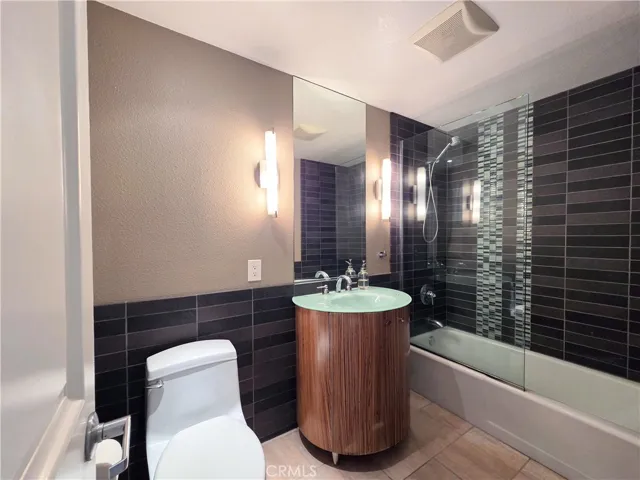2101 E 2nd Street 301, Long Beach, California 90803