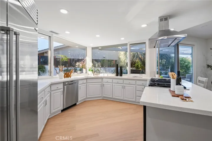 25 Rue Grand Ducal, Newport Beach, California 92660