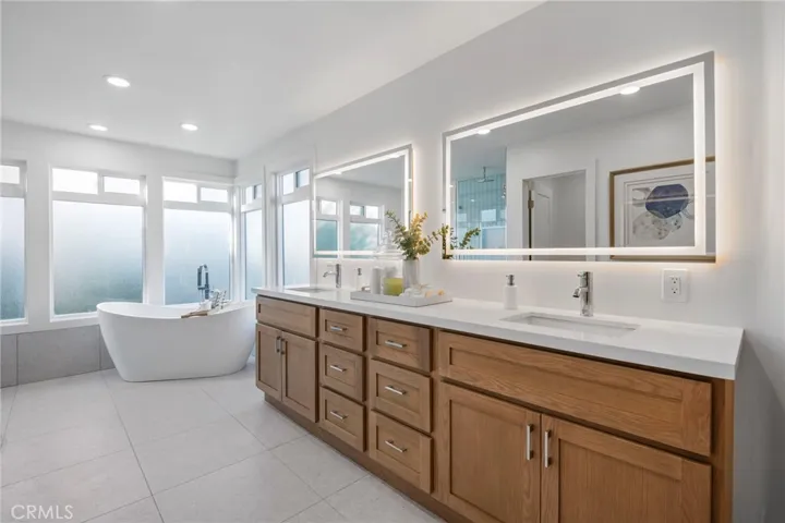 25 Rue Grand Ducal, Newport Beach, California 92660