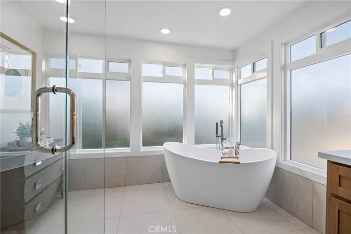 25 Rue Grand Ducal, Newport Beach, California 92660