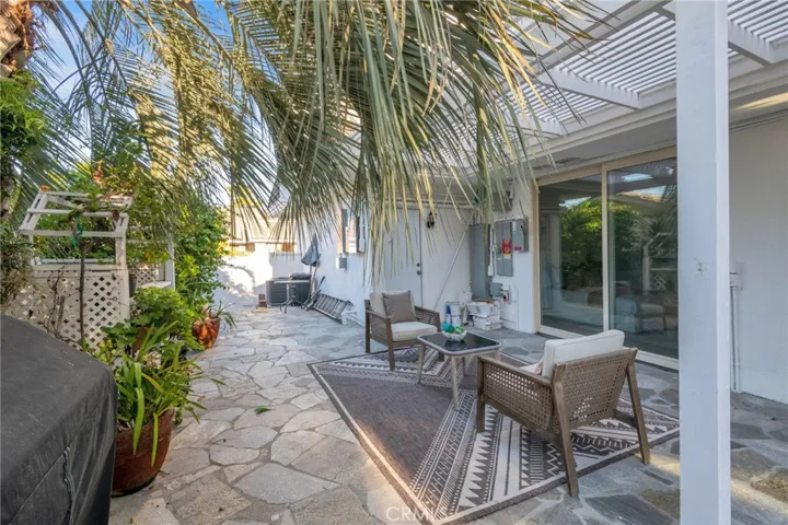 25 Rue Grand Ducal, Newport Beach, California 92660