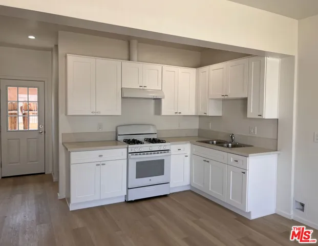 945 W 76th Street, Los Angeles, California 90044