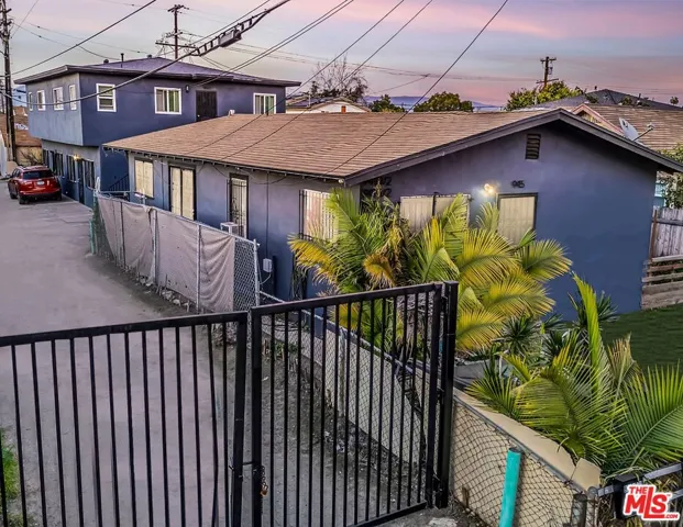 945 W 76th Street, Los Angeles, California 90044