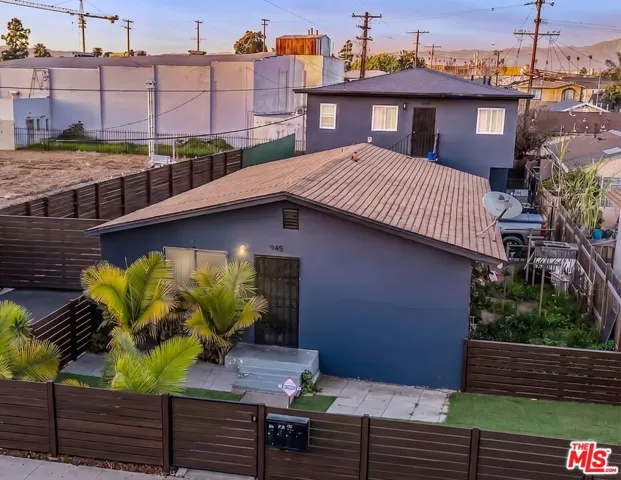 945 W 76th Street, Los Angeles, California 90044