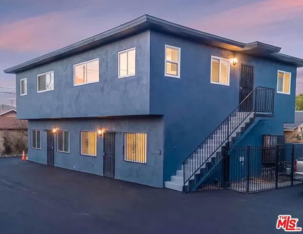 945 W 76th Street, Los Angeles, California 90044