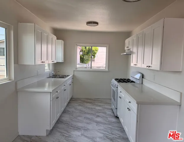 945 W 76th Street, Los Angeles, California 90044