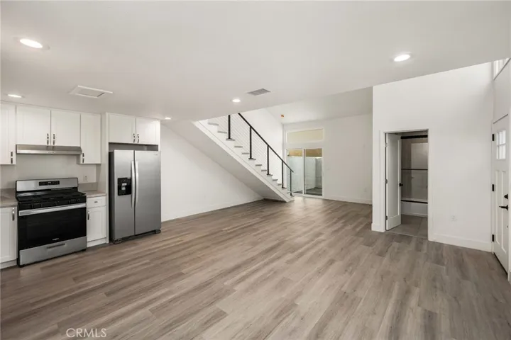 Unit B. Approx 1200 sqft