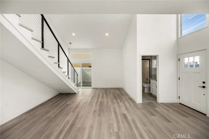 Unit B. Approx 1200 sqft