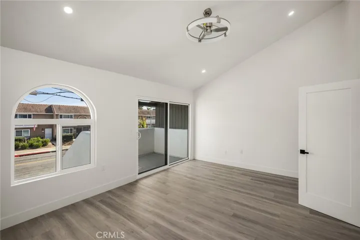 Unit B. Approx 1200 sqft