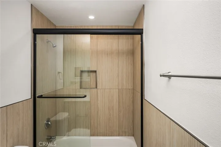 Unit B. Approx 1200 sqft