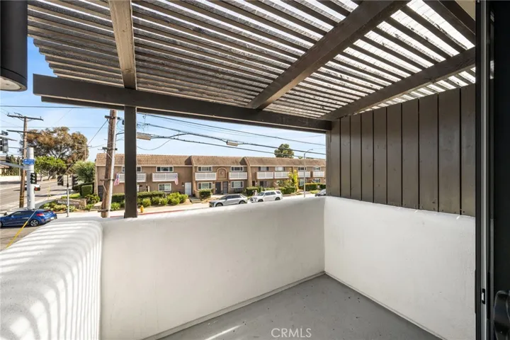 Unit B. Approx 1200 sqft