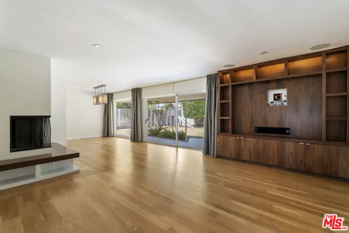 6225 S Corning Avenue, Los Angeles, California 90056