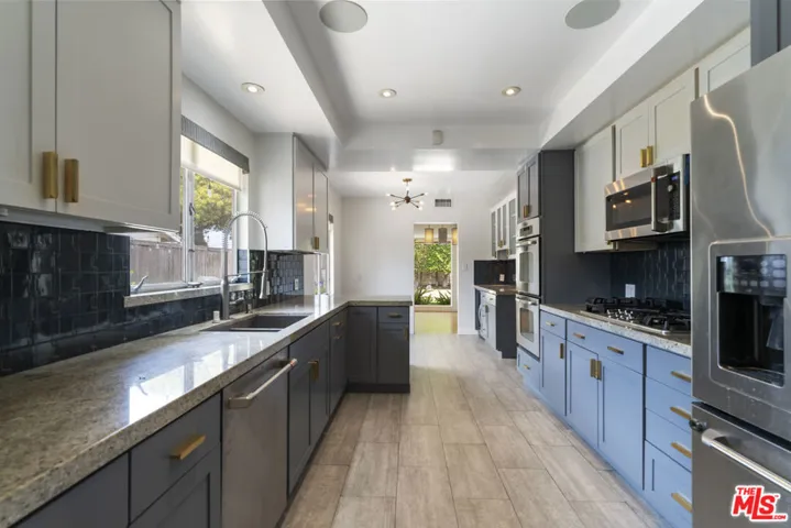 6225 S Corning Avenue, Los Angeles, California 90056