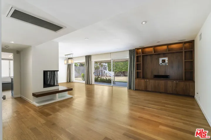 6225 S Corning Avenue, Los Angeles, California 90056
