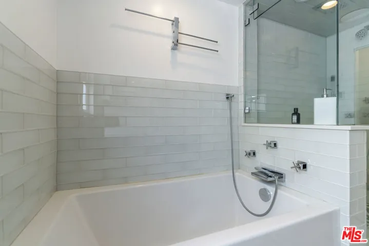 6225 S Corning Avenue, Los Angeles, California 90056