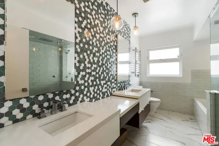 6225 S Corning Avenue, Los Angeles, California 90056