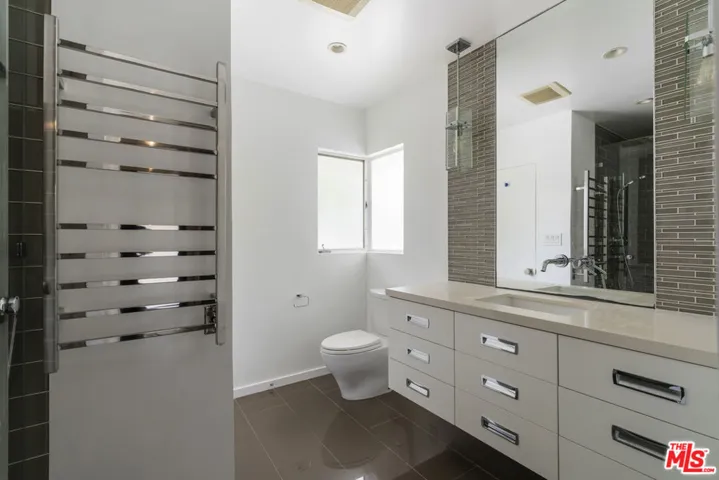 6225 S Corning Avenue, Los Angeles, California 90056