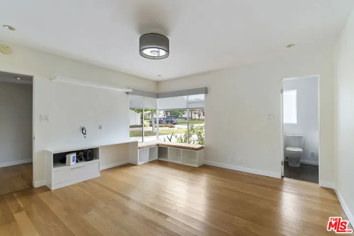 6225 S Corning Avenue, Los Angeles, California 90056