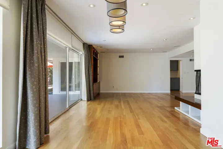 6225 S Corning Avenue, Los Angeles, California 90056