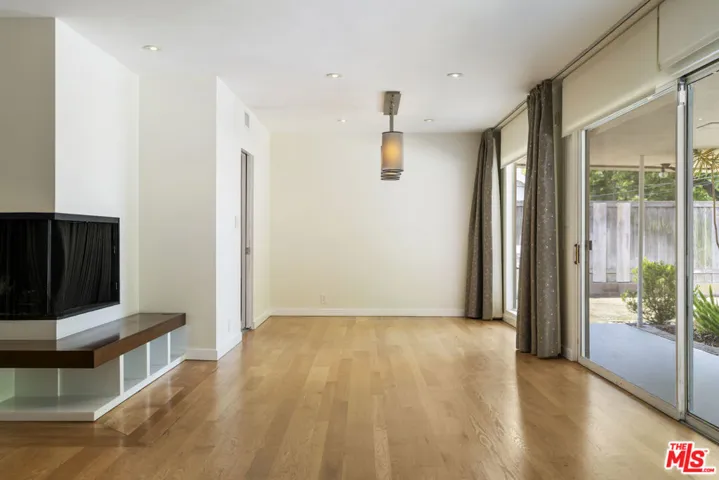 6225 S Corning Avenue, Los Angeles, California 90056