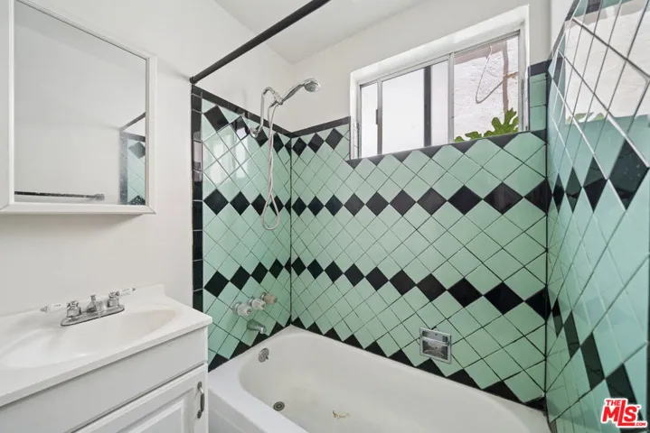 153 S Crescent Drive 3, Beverly Hills, California 90212