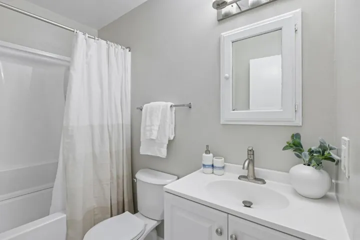 16 Greenview Lane, Richmond, California 94803