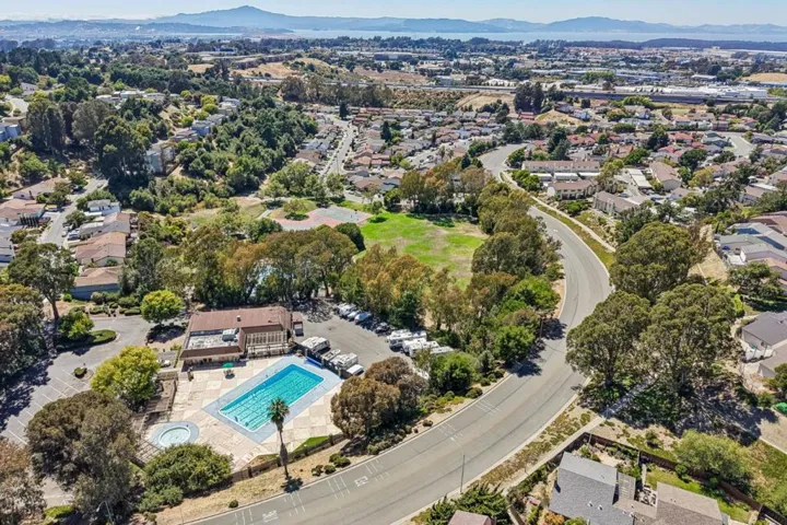 16 Greenview Lane, Richmond, California 94803