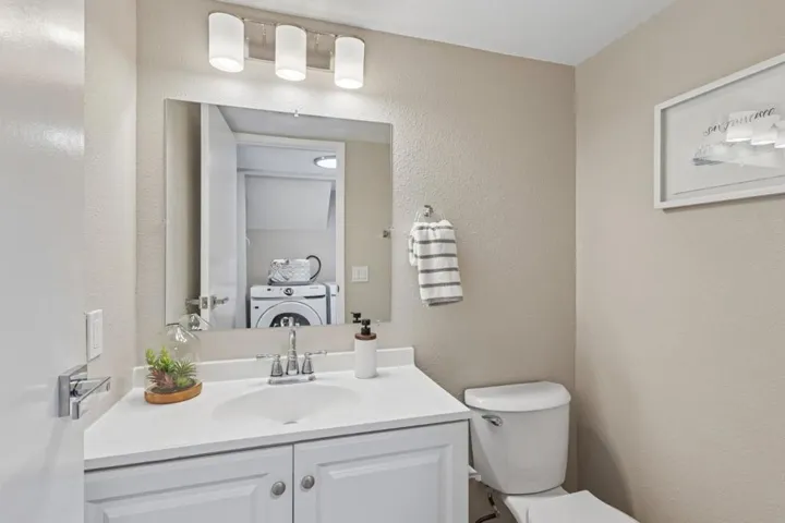 16 Greenview Lane, Richmond, California 94803