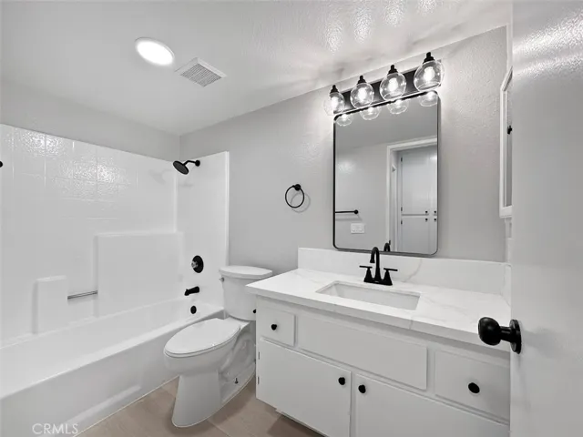 3535 Banbury 108, Riverside, California 92505