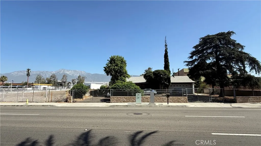 14596 Foothill, Fontana, California 92335 — photo 4