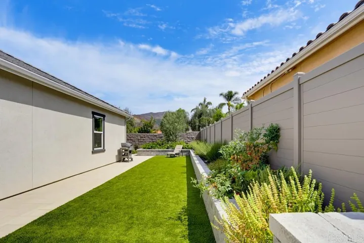 Ample Side Yard