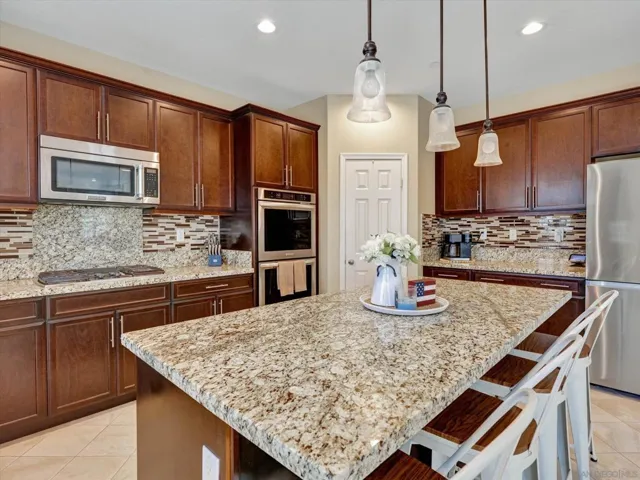 Just look at this amazing spacious kitchen!