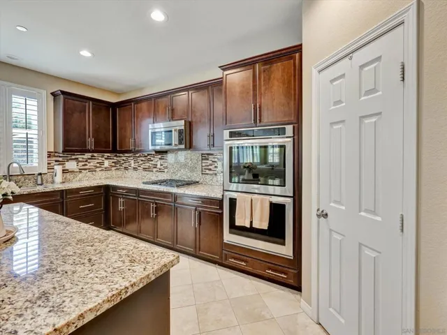 Just look at this amazing spacious kitchen!