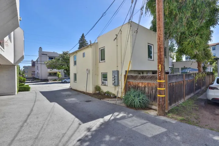 580590 Chestnut Street, San Carlos, California 94070