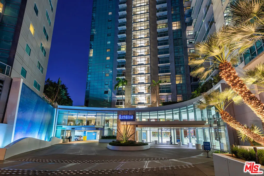 13700 Marina Pointe Dr