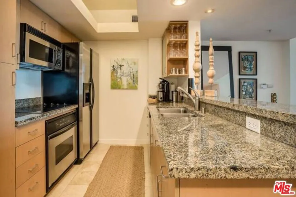 13700 Marina Pointe Drive 1526, Venice, California 90292 — photo 4