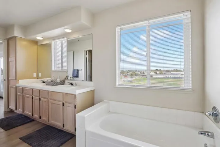 949 Nantucket Boulevard 9, Salinas, California 93906