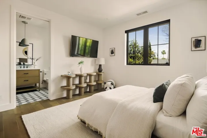4261 Denny Avenue, Toluca Lake, California 91602